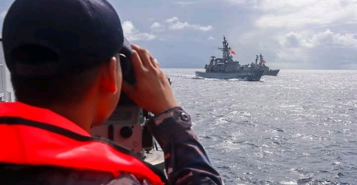 KRI FATAHILLAH-361 Laksanakan Passing Exercise dengan Dua Kapal Angkatan Laut Jepang
