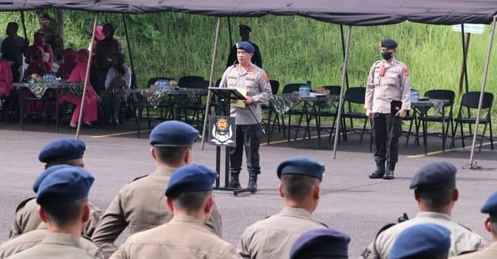 KAPOLDA SUMSEL MELEPAS KEBERANGKATAN PERSONIL SAT BRIMOB POLDA SUMSEL SATGAS OPS AMOLE 1 2023 BKO POLDA PAPUA
