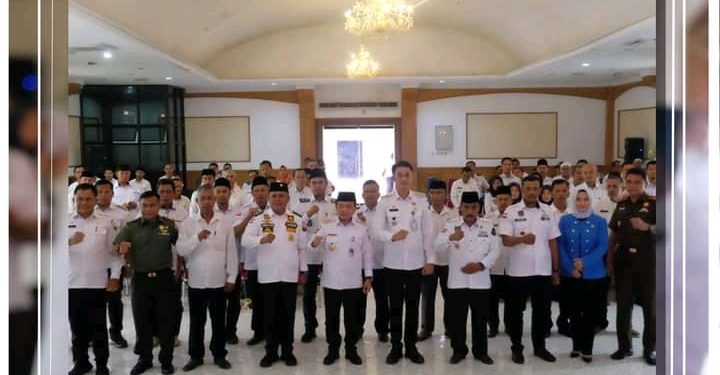 Penjabat Bupati Muaro Jambi, Bachyuni Deliansyah, SH., MH., mendampingi Gubernur Jambi, Drs. H. Al Haris, S.Sos., MH., hadir dalam acara Pelantikan Kepengurusan Forum Kades Kabupaten Muaro Jambi
