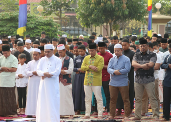 Kapolda Jambi:Lakukan Sholat Idul Adha 1444 H Berjamaah Dengan Masyarakat Juga Pejabat Utama Polda Jambi di Lapangan Mapolda Jambi