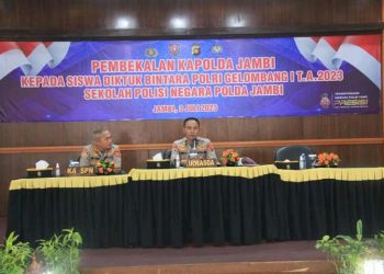 Irwasda Polda Jambi Brigjen Pol. Raden Heru Prakoso memberikan pembekalan kepada Siswa Pendidikan dan Pembentukan Bintara Polri Gelombang I Tahun 2023