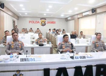 Kapolda Jambi Irjen Pol. Rusdi Hartono ikuti Upacara Pembinaan Tradisi Ke-77 Hari Bhayangkara Tahun 2023 secara daring via Channel Youtube