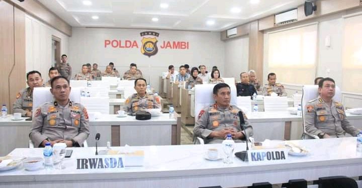 Kapolda Jambi Irjen Pol. Rusdi Hartono ikuti Upacara Pembinaan Tradisi Ke-77 Hari Bhayangkara Tahun 2023 secara daring via Channel Youtube