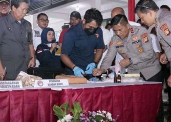 Kapolda Metro Jaya Irjen Pol. Karyoto, S.I.K dan Wakapolda Metro Jaya Brigjen Pol. Suyudi Ario Seto, S.H., S.I.K., M.Si. menghadiri Acara Pemusnahan Barang Bukti hasil Pengungkapan Kasus Narkoba oleh Ditresnarkoba Polda Metro Jaya dan Polres Jajaran
