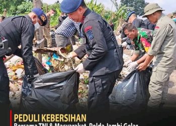Kepolisian Polda Jambi Bersama Personil Turun Melaksanakan Giat Perduli Lingkungan Bersihkan Sampah Serentak Bersama Polri