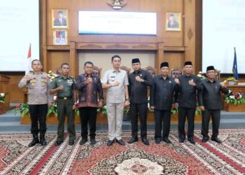 Pj Bachyuni Mengikuti Rapat Paripurna Tentang (KUA PPAS) APBD Kab Muaro Jambi