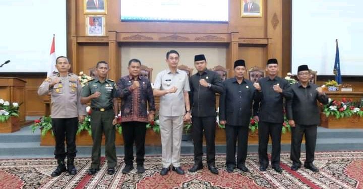 Pj Bachyuni Mengikuti Rapat Paripurna Tentang (KUA PPAS) APBD Kab Muaro Jambi