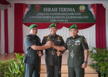 Komandan Korem 042/Gapu, Brigjen TNI Supriono, S.IP., M.M memimpin langsung upacara Serah Terima Jabatan (Sertijab) Komandan Kodim 0415/Jambi dari pejabat lama Kolonel Czi Sriyanto kepada pejabat baru, Kolonel Inf Marsal Denny,