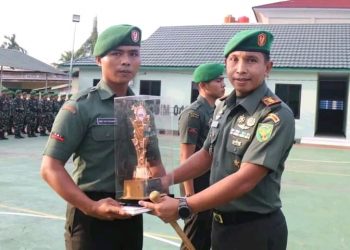 Dandim 0419/Tanjab Berikan Penghargaan Kepada Prajurit Berprestasi.