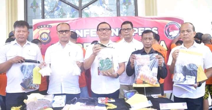Ditresnarkoba Polda Jambi melakukan konferensi pers ungkap 8 kasus penyalahgunaan narkoba