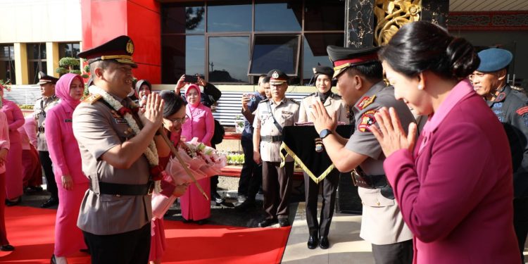 Kapolda Sumut, Irjen Pol Agung Setya Imam Effendi Terima Penyambutan, Irjen Pol Panca Putra Simanjuntak Izin Pamit.
