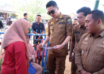 Penjabat Bupati Muaro Jambi Bachyuni Kembali Melihat Langsung, Perekam (KTP-el) Warga Desa Tantan