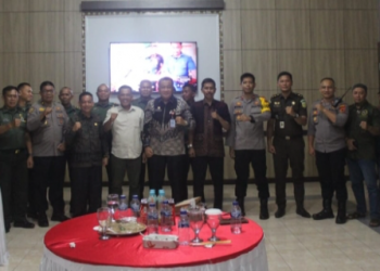Komandan Kodim 0415/Jambi Letkol Arm Eko Pristiono, SH., M.I.Pol menggelar nonton bareng acara puncak Kasad Award 2023 Apresiasi untuk media Bersama Merawat Kebangsaan, yang diselenggarakan di Ruang data Makodim 0415/Jambi