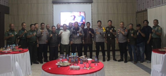 Komandan Kodim 0415/Jambi Letkol Arm Eko Pristiono, SH., M.I.Pol menggelar nonton bareng acara puncak Kasad Award 2023 Apresiasi untuk media Bersama Merawat Kebangsaan, yang diselenggarakan di Ruang data Makodim 0415/Jambi