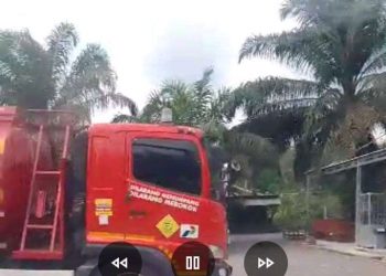 Diduga Mobil Tangki Merah Putih Pertamina Masuk Gudang Ilegal di Batanghari