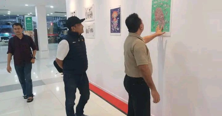 Tiga peserta didik (Serdik) Sekolah Pimpinan Tinggi (Sespimti) Polri Dikreg Ke-31 Tahun 2023 kunjungi Pameran Karikatur
