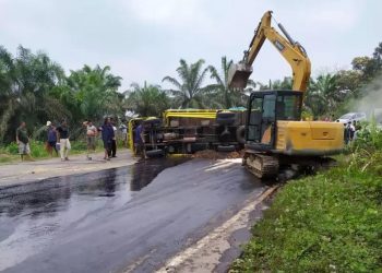 Macet panjang terjadi di KM 105 Kecamatan Merlung Kabupaten Tanjab Barat
