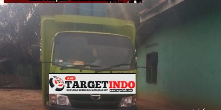 Diduga Mobil Dutro Hijau BH 7567 EN Bawak Minyak Ilegal Dari Tempat Masakan Minyak Ilegal