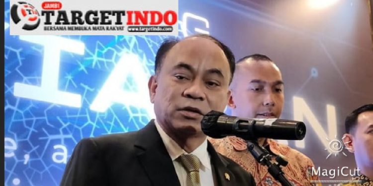 Menteri Komunikasi dan Informatika Meminta OJK Memblokir Sejumlah Rekening Bank Yang Terlibat Judi Online
